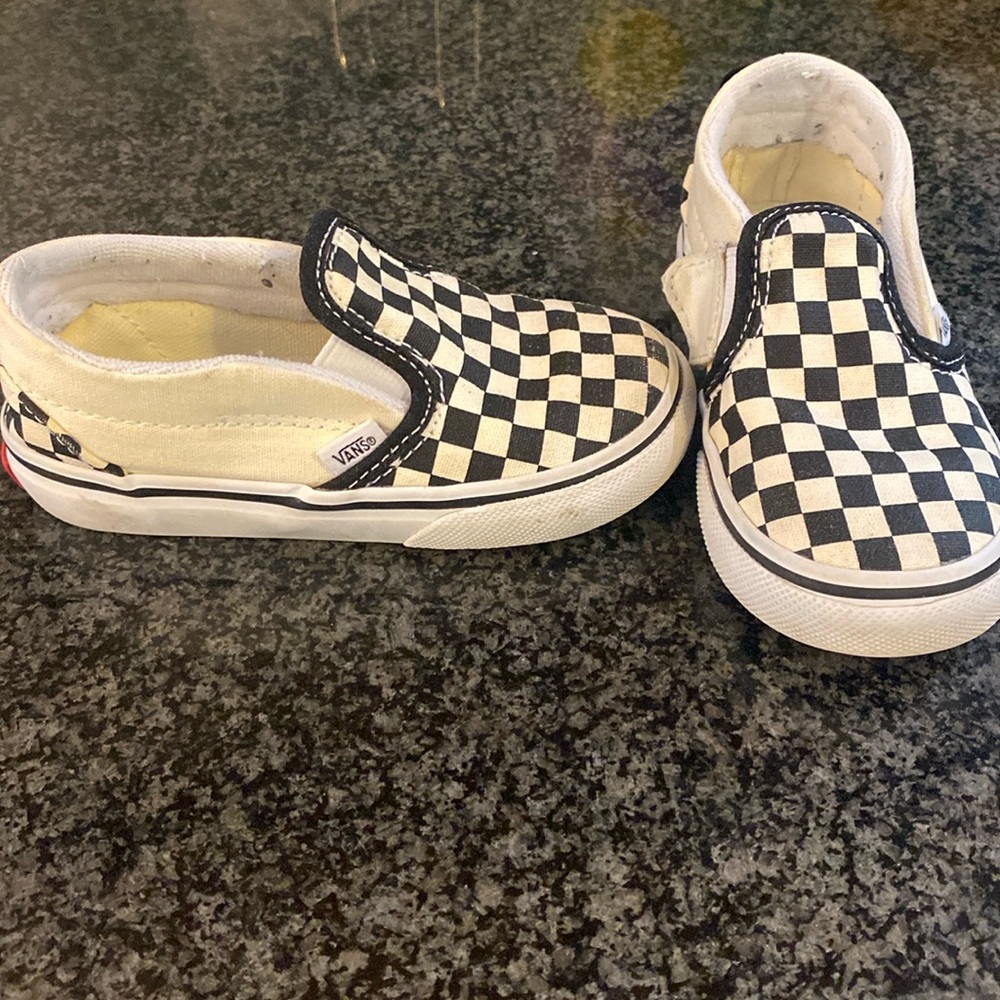 Toddler checkered vans with Velcro closure size 7.5
